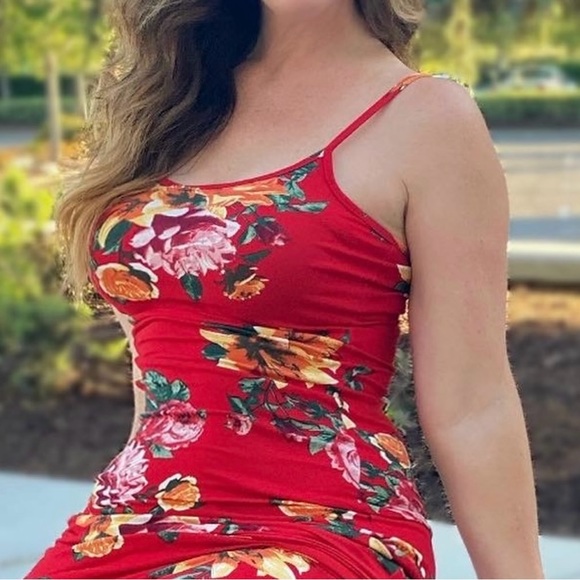 ❤️Beautiful red floral dress❤️ - Picture 5 of 6